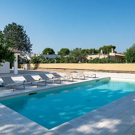Villa Guesthost - Giulia With Pool & Parking