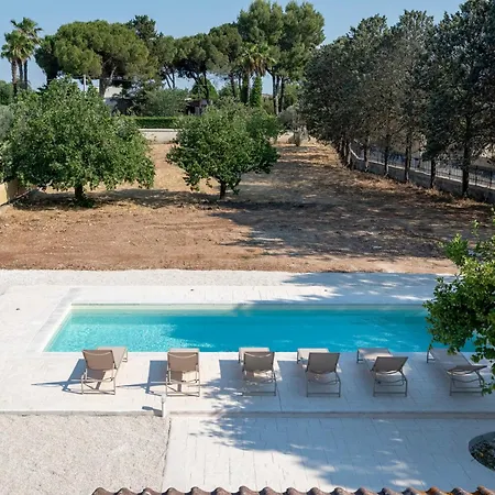 Guesthost - Giulia With Pool & Parking *
