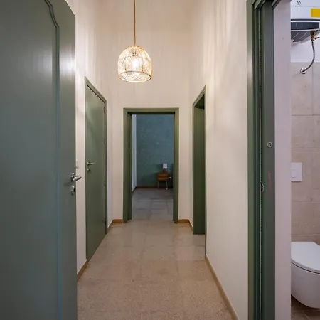 Villa Guesthost - Giulia With Pool & Parking *