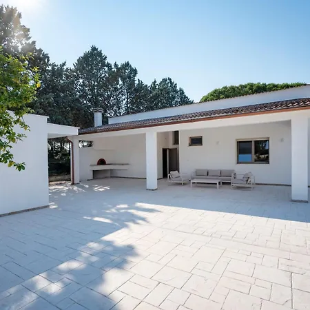 Villa Guesthost - Giulia With Pool & Parking Francavilla Fontana